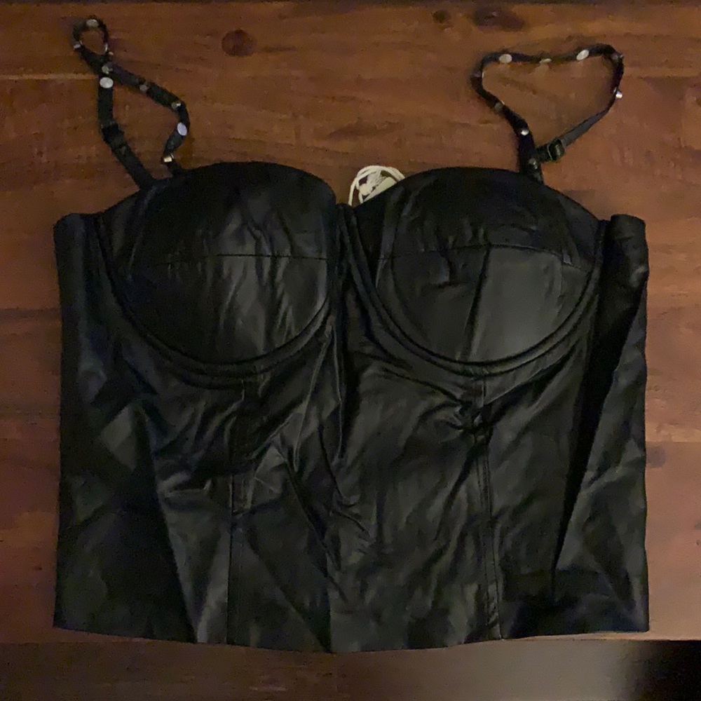 Women crop pu leather top